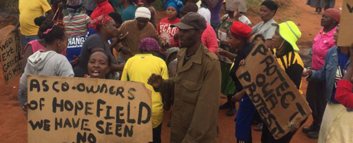 Hopefield informal settlement residents say they're also protesting over poor service delivery. Picture: Masa Kekana/EWN.