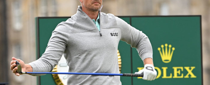 Sweden's Henrik Stenson gestures on the 2nd tee during his opening round on the first day of The 150th British Open Golf Championship on The Old Course at St Andrews in Scotland on 14 July 2022. Picture: Paul ELLIS / AFP