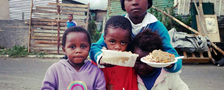 Children in Nomzamo are being given food as police continued their operation to evicted hundreds of families in the area on 4 June 2014. Picture: Carmel Loggenberg/EWN.
