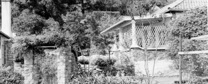 Photo of the cottage at Liliesleaf Farm where Ahmed Kathrada stayed in 1963. Photo: Historical Papers, University of the Witwatersrand.