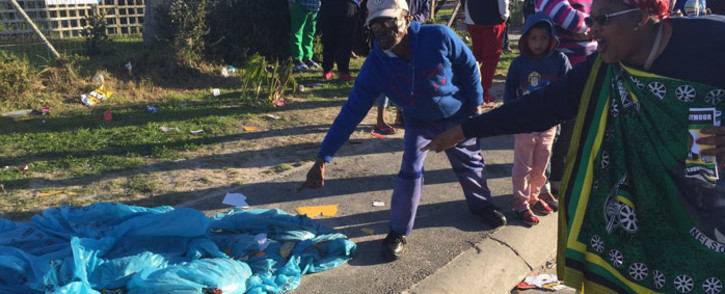 Self-proclaimed, staunch ANC supporter says poor service delivery under DA rule in Vrygrond must go. Picture: Natalie Malgas/EWN.