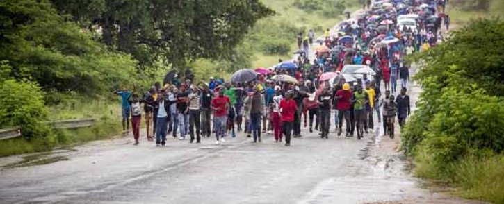 FILE: Vuwani residents make their way into town and to the municipal offices on 6 February 2017. Picture: Thomas Holder/EWN