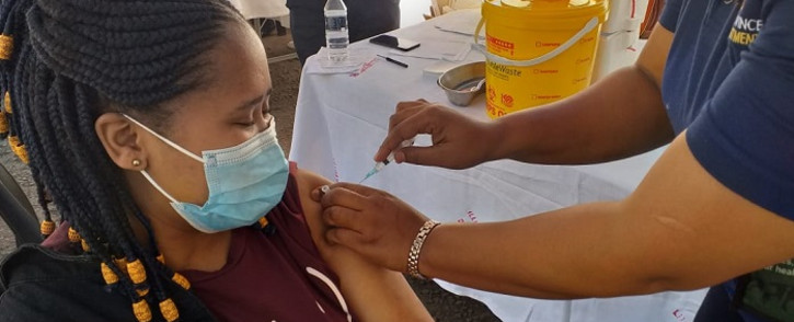 FILE: Nomvelo Radebe (22) from Soweto received her COVID-19 vaccine jab at Bara Taxi Rank. Picture: Department of Health.