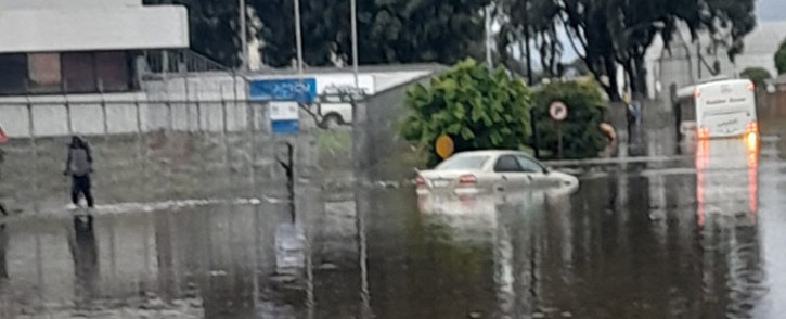 Vehicles negotiate a flooded intersection in Sacks Circle in Bellville, Cape Town after heavy rain on 14 June 2022. Picture: Supplied