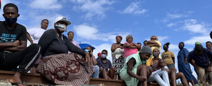 Residents of the Lockdown informal settlement on the railway line. Picture: Kaylynn Palm/Eyewitness News