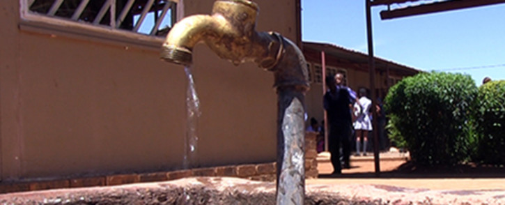 An Eyewitness News investigation has revealed how several South African communities wait up to 10 hours for a single bucket of water. Picture: Reinart/EWN.