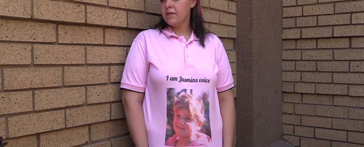 Jasmine Pretorius' mother Sasha-Lee Bam outside the Pretoria High Court. Picture: Vumani Mkhize/EWN.
