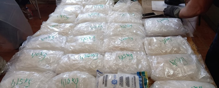 Worcester cops recovered drugs with an estimated street value of R4.5 million during a stop and search on 14 November 2021 on the N1 highway. Two suspects, aged 25 and 54, were arrested for dealing in drugs. Picture: SA Police Service/Twitter