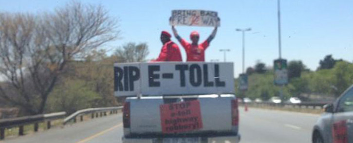 FILE. Anti e-toll protestors are now waiting for a response from Sanral after burning their e-tolls bills. Picture: EWN