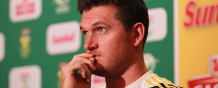 Proteas captain Graeme Smith visited KES following the recent lightning incident. 