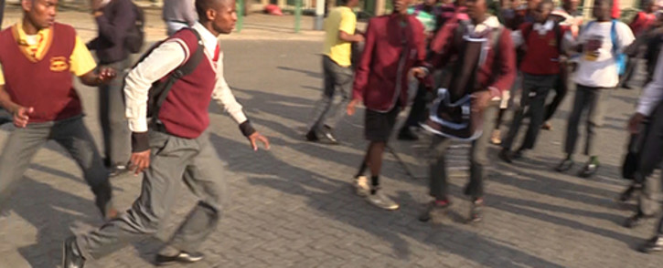 School children run from police during a Cosas march in the Johannesburg CBD, Wednesday 30 July 2014. Picture: Vumani Mkhize/EWN