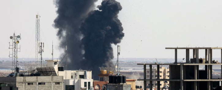 Smoke billows from a building struck during an Israeli air strike in Rafah in the southern Gaza Strip, on 7 August 2022. Picture: SAID KHATIB/AFP
