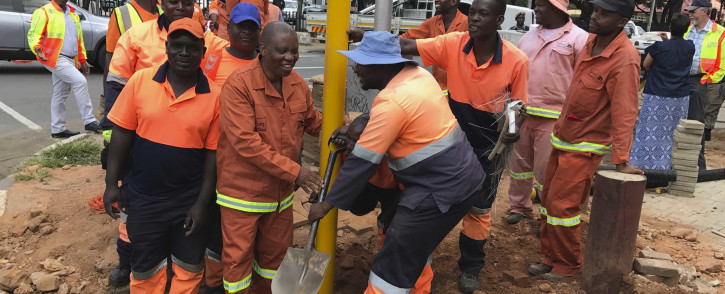 Joburg mayor Herman Mashaba launches No joint traffic light campaign. picture:Kgothatso Mogale/EWN