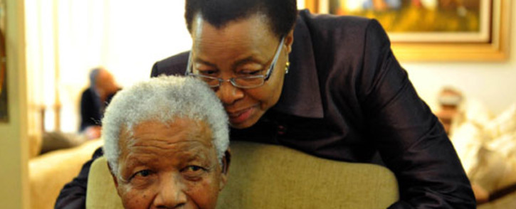 FILE: Former president Nelson Mandela relaxes with his wife Graca Machel at his Houghton home in 2011. Picture: GCIS.