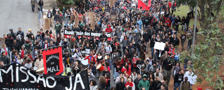Close to 1,000 protesters took the streets of Sao Paulo in anger of Brazil’s hosting of the World Cup. Picture: Christa Eybers/EWN.