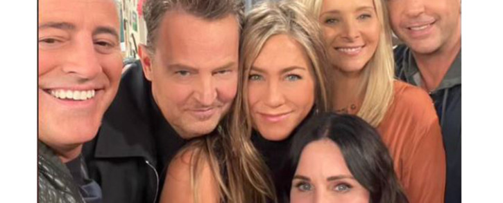 The cast of 'Friends' pose for a selfie ahead of their special reunion. Picture: Twitter/@HBOMaxPop
