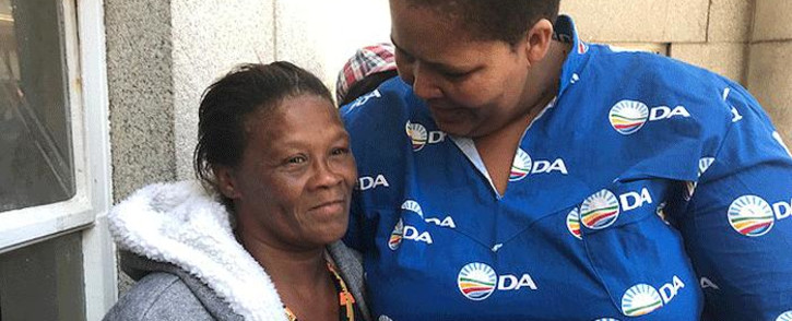 Elda Japhta's mom, Eva Lackay (L) being comforted by Zukiswa Tonisi, the deputy mayor of the Cape Agulhas Municipality, on 19 January 2018. Picture: Lauren Isaacs/EWN.