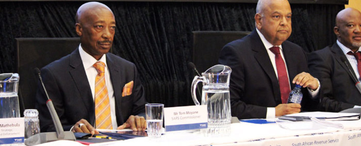 Sars commissioner Tom Moyane and Finance Minister Pravin Gordhan at the Sars briefing on 01 April. Picture: Christa Eybers/EWN