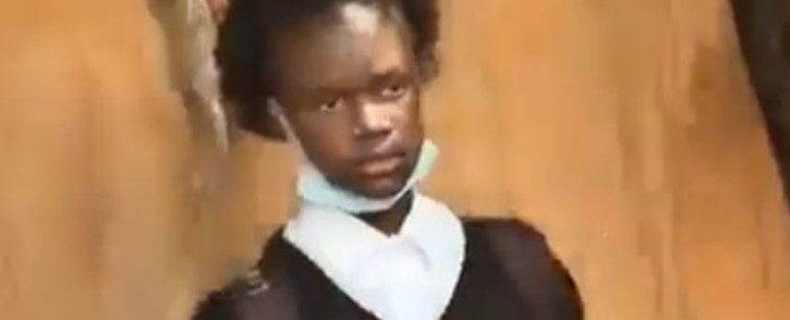 A screengrab of Lufuno Mavhunga just before she is slapped multiple times by another pupil in a bullying incident.