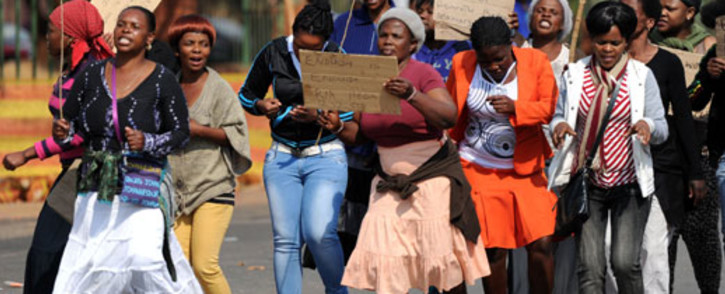 Protesters demonstrate outside the Ga-Rankuwa Magistrate's Court, north of Pretoria on Tuesday, 28 August 2012 where mineworkers appeared in connection with the violence at Lonmin's Marikana mine in the North West. Picture: Sapa.