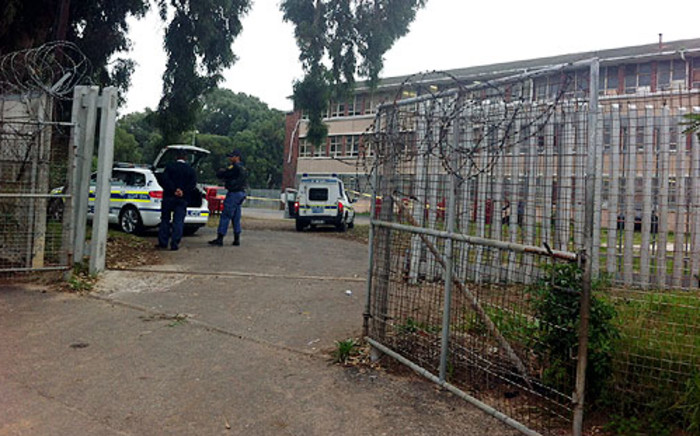 Police on the scene at Spes Bona High School in Athlone where a matriculant was shot in the head. Picture: Chanel September/EWN