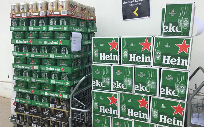 FILE: Distributors prepare to send out beer after the ban on alcohol sales was lifted with the country moving to lockdown level 2 on 18 August 2020. Picture: Veronica Mokhoali/Eyewitness News