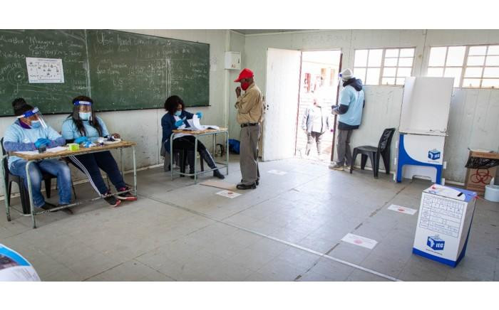 FILE: Voters being assessed before they can cast their votes at Rantailane Secondary School, in Ga-Rankuwa on 19 May, 2021. Due to COVID19 regulations and the space of the voting station, only one voter is permitted at a time. Picture: Boikhutso Ntsoko/EWN.