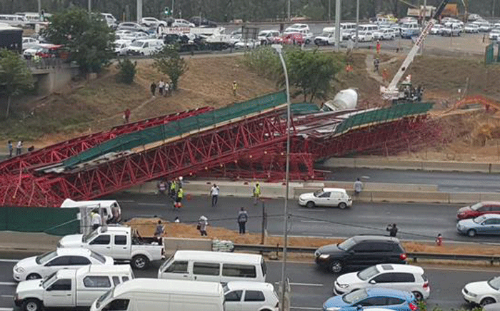 The scaffolding of a pedestrian bridge under construction in Sandton collapsed on 14 October 2015. Picture: Twitter @tutpack.