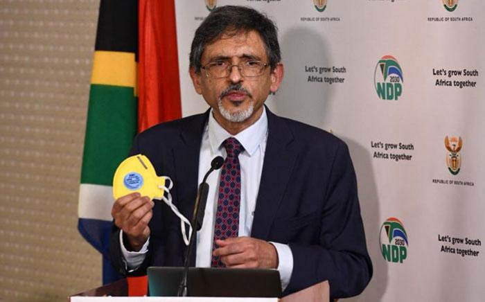FILE: Trade and Industry Minister Ebrahim Patel addresses a media briefing in Pretoria on level 3 lockdown regulations on 29 May 2020. Picture: @GCISMedia/Twitter