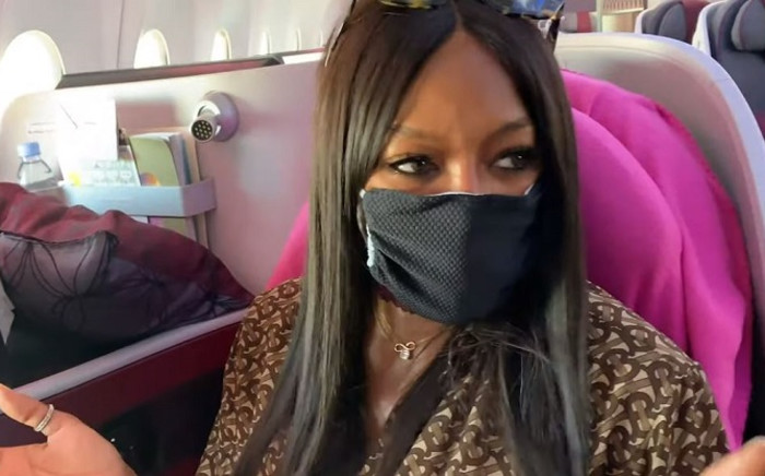 Talk About Being A Germophobe Naomi Campbell Disinfects Seat When She