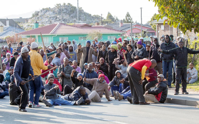 FILE: Protesters in Grabouw in the Western Cape demonstrate over the lack of housing, poor and expensive electricity supply and bad road conditions, Tuesday, 16 September 2014. Picture: Sapa