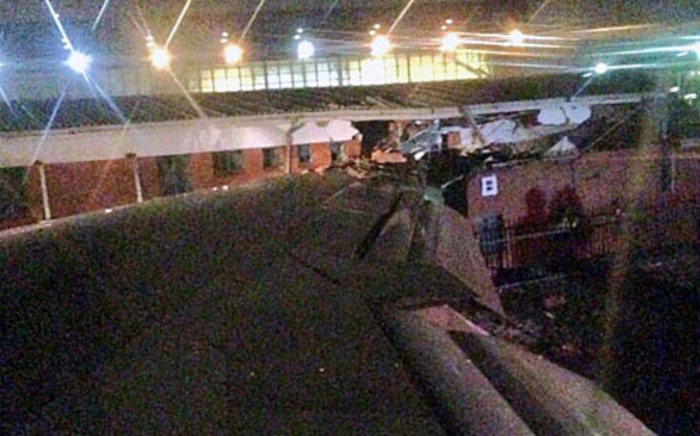 The British Airways flight crashed its wing into a building at OR Tambo International Airport on 22 December 2013. Picture: @FlightEmergency via Twitter