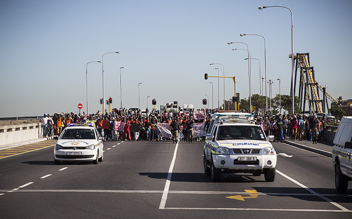 FILE: Nearly 1000 protesters make their way across the N1 at Century City towards the station on their way into town demanding their own land from the city. Picture: Thomas Holder/EWN