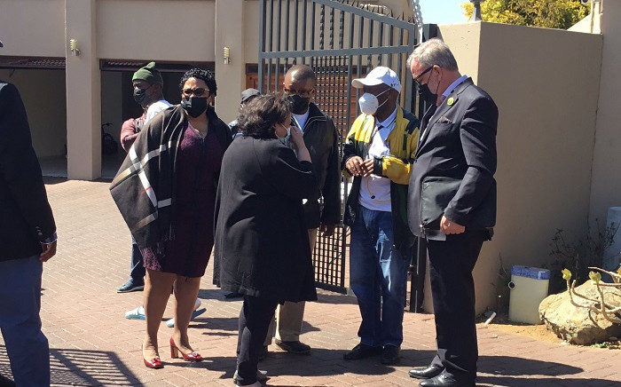 The ANC on Wednesday arriving at the home of former MKMVA president and Deputy Defence and Military Veterans Minister Kebby Maphatsoe. Picture: Veronica Makhoali/Eyewitness News.