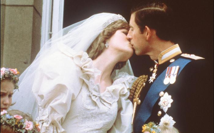 FILE: Charles, Prince of Wales, kisses his bride, Lady Diana, on the balcony of Buckingham Palace when they appeared before a huge crowd, on 29 July 1981, after their wedding in St Paul's Cathedral. Picture: AFP.