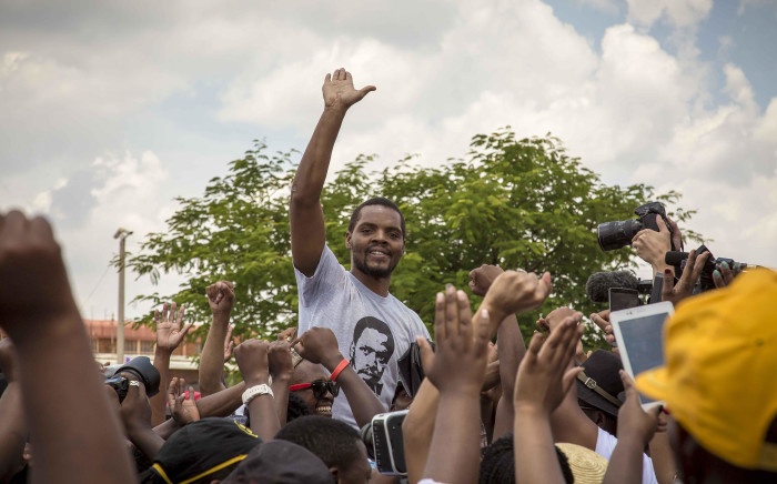 FILE: Hoisted on shoulders by his supporters, Mcebo Dlamini celebrates the granting of his bail appeal at the Palm Ridge Magistrates Court in Thokoza. Picture: Thomas Holder/EWN
