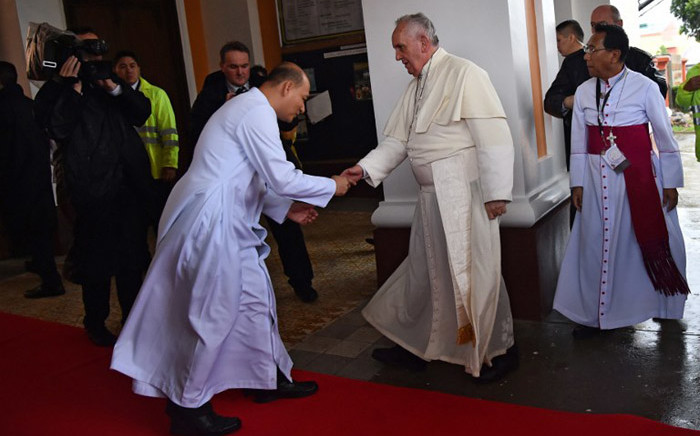 Pope Francis (C) is welcomed as he arrives at Palo Cathedral in Palo, Leyte, on January 17, 2015. Picture: AFP