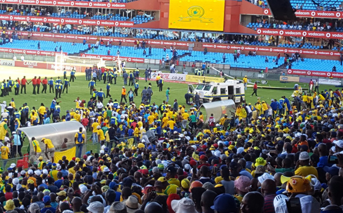 Sundowns defeat Pirates in match marred by violent disruptions