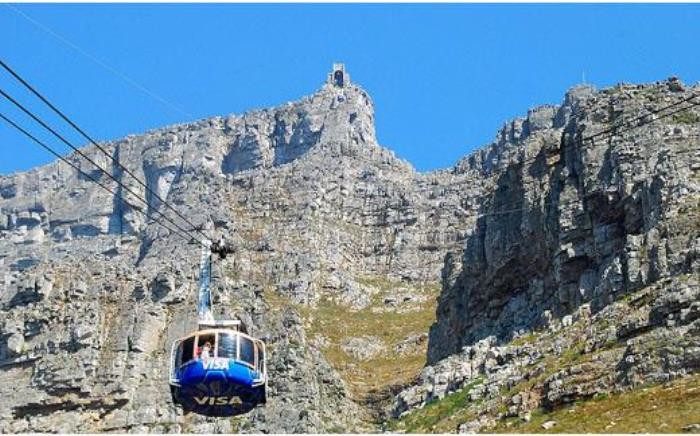 Cable car carries passengers to Table Mountain in the City's Aerial Cableway. Picture: Wikimedia Commons.