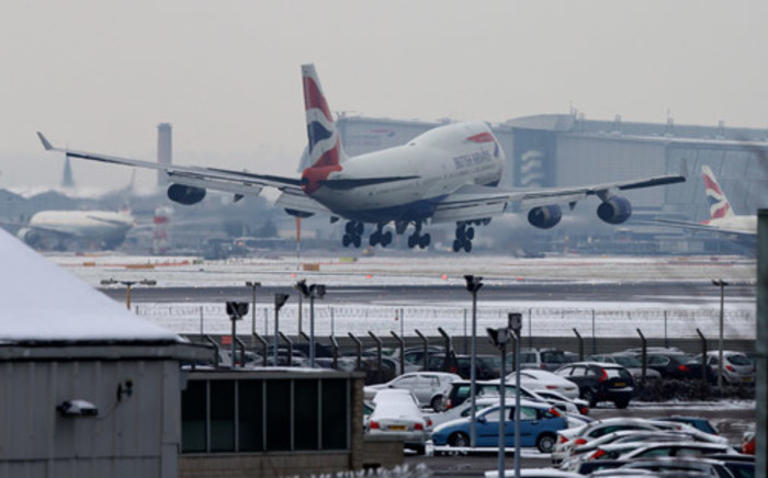 A plane lands at Heathrow airport in west London on 21 January 2013 after the airport announced further flight cancellations due to adverse weather. Picture: AFP.