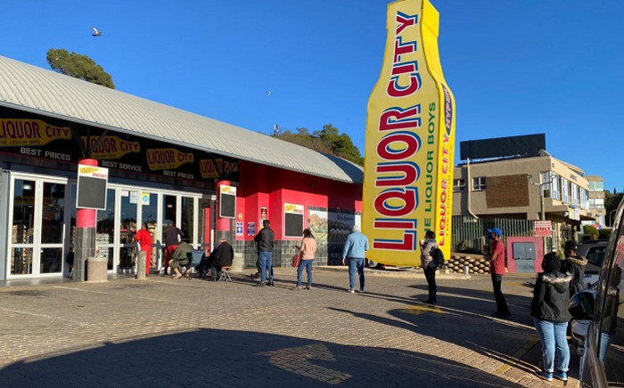 Costumers queuing outside a liquor store on 1 June 2020 as the country moved to level 3 lockdown. The sale of alcohol was being allowed since 27 March 2020. Picture: Supplied. 