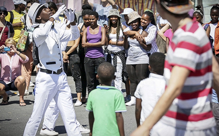 A dance group performs their routine during the Maboneng Township Arts Experience. Picture: Thomas Holder/EWN.
