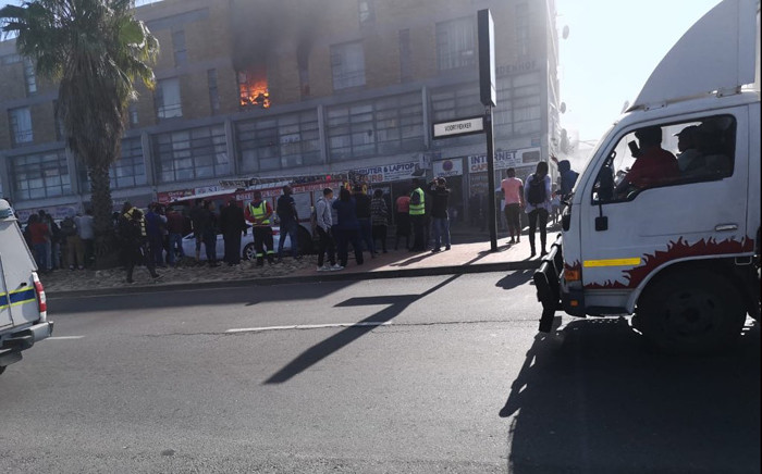 A blaze broke out at a block of flats along Voortrekker Road shortly after 12 pm in Bellville. Picture: Abongile Nzelenzele
