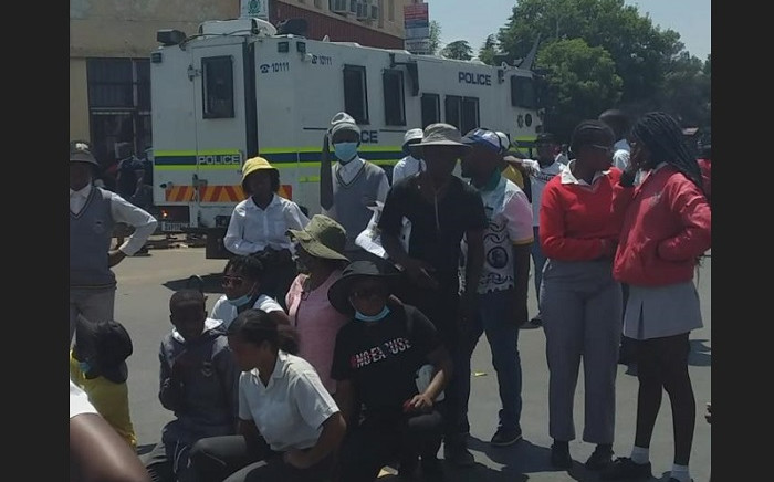 Parents, pupils and political parties gathered outside Hoërskool Jan Viljoen in Randfontein on 14 February 2022. They were calling for an end to racism and segregation at the school. Picture: Dominic Majola/Eyewitness News.
