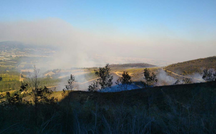 Fire crews have been battling flames throughout Thursday night near the Du Toitskloof Mountain Pass. Picture: Twitter/@wo_fire.
