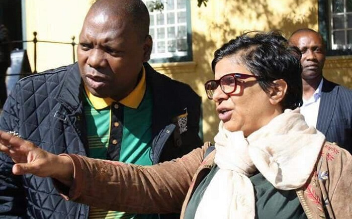 Digital Vibes boss Tahera Mather (R) and former Health Minister Zweli Mkhize. Picture: Tahera Mather/Facebook.
