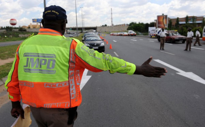 FILE: JMPD officer directs traffic. Picture: EWN