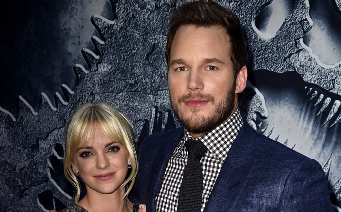Actors Chris Pratt (R) and Anna Faris attend the Universal Pictures’ "Jurassic World" premiere at the Dolby Theatre on 9 June, 2015 in Hollywood, California. Picture: AFP.