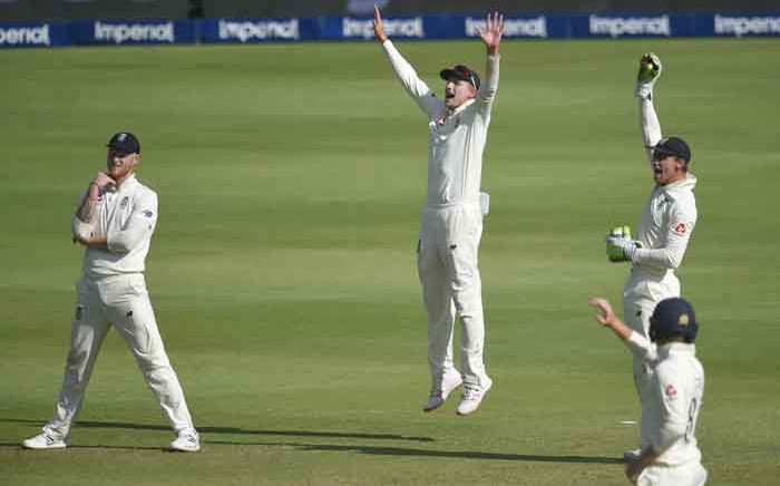 FILE: England's Joe Root (2ndR) appeals unsuccessfully as England's Ben Stokes (L) looks on during the second day of the fourth Test cricket match between South Africa and England at the Wanderers Stadium in Johannesburg on 25 January 2020. Picture: AFP
