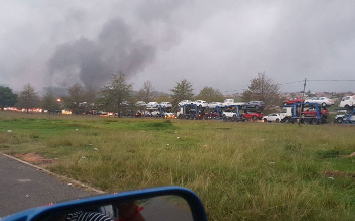 Protest on the N3 near Mooi Plaza on 2 April 2018. Picture: Twitter @MCVENTA. 